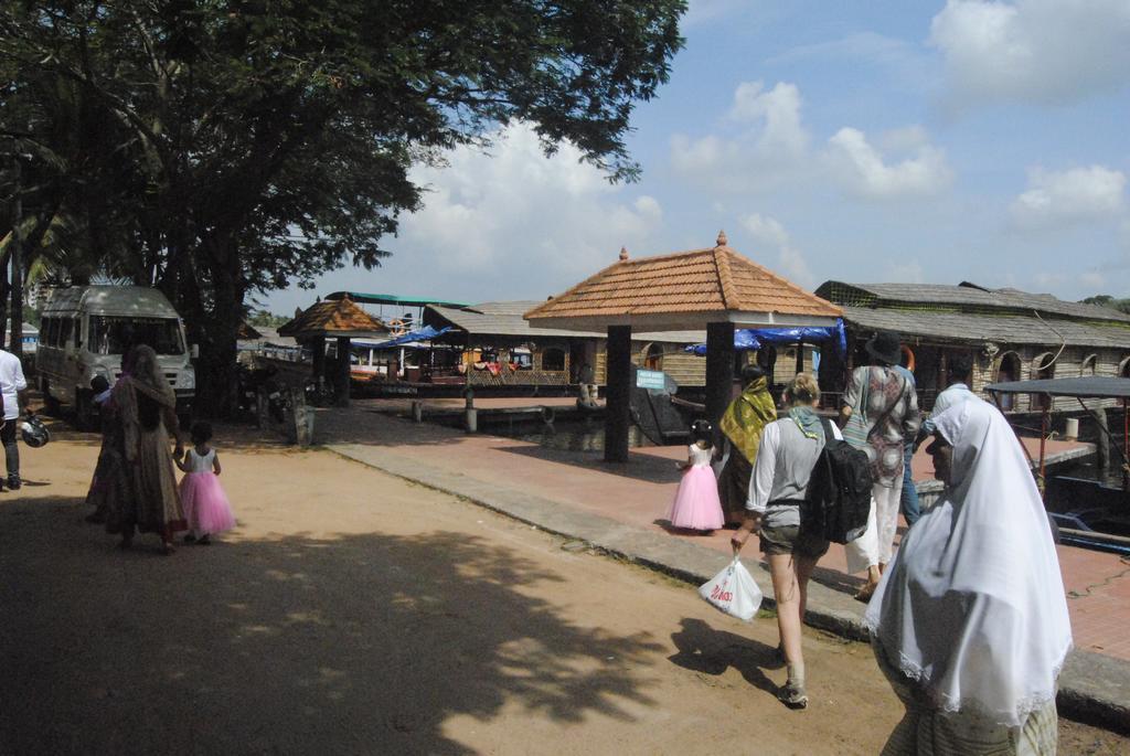 Hill Top Ayurvedic Beach Resort Варкала Экстерьер фото